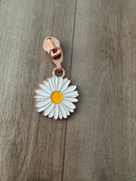 Daisy Zipper Pull - Exclusive Design